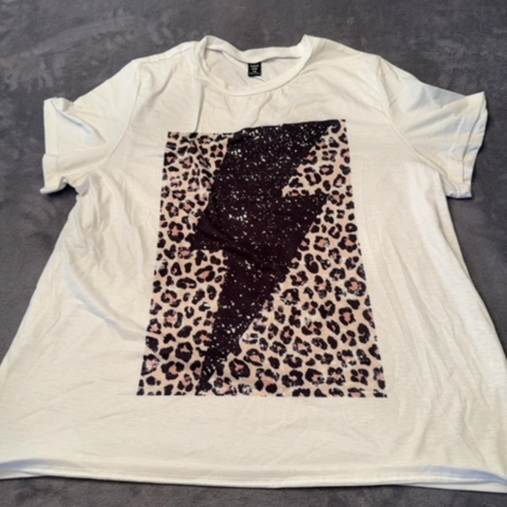 SHEIN Curve T-Shirt Women 1XL White Lightning Bolt Animal Print Graphic Casual